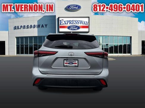 Used 2021 Toyota Highlander XLE AWD/4WD image 7