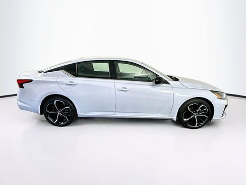 Used 2023 Nissan Altima 2.5 SR FWD image 10