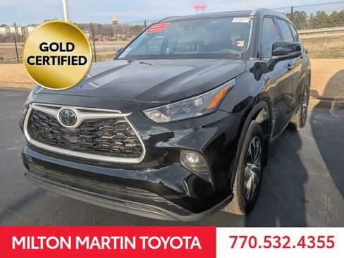 Used 2023 Toyota Highlander XLE image 3