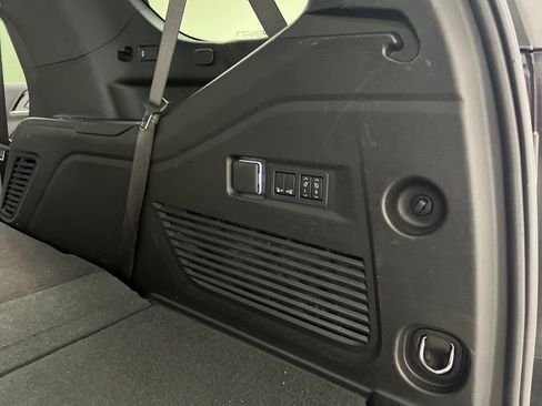 Used 2025 GMC Yukon Denali image 39