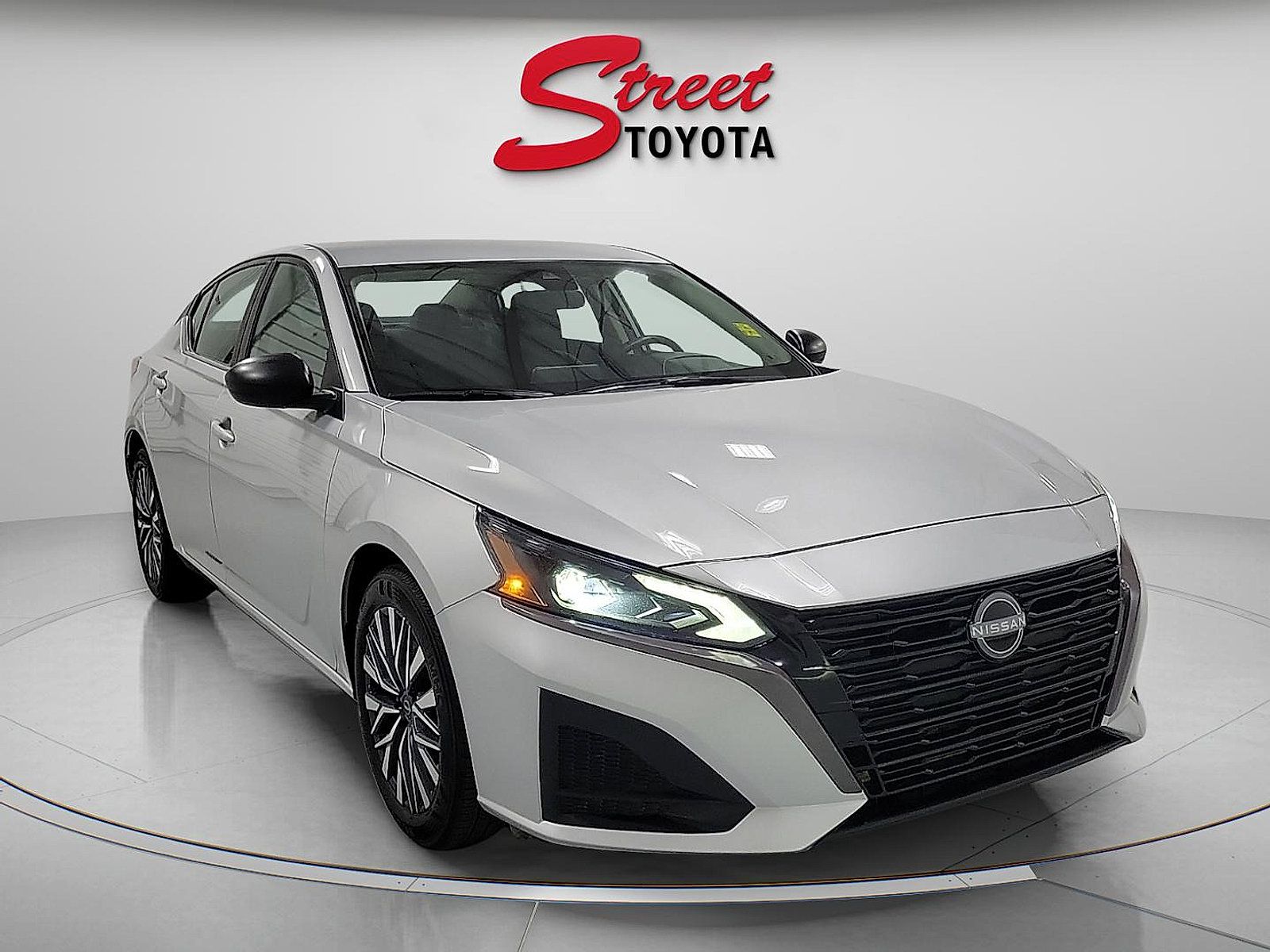 Used 2026 Nissan Altima 2.5 SV FWD image 5
