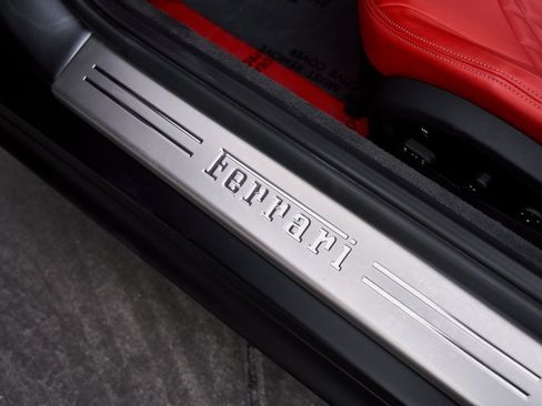 Used 2022 Ferrari 812 GTS image 42