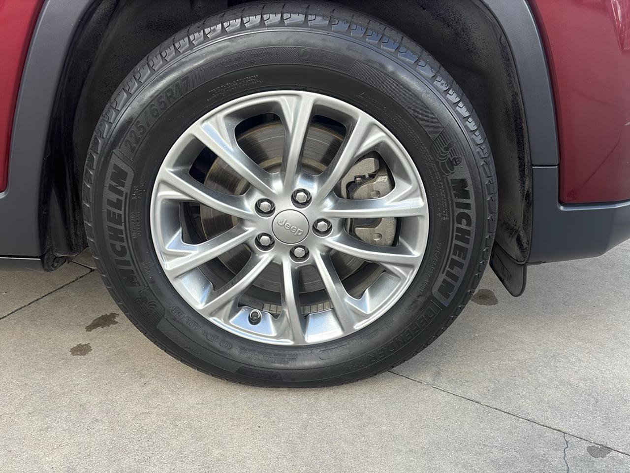 Used 2019 Jeep Cherokee Latitude Plus FWD image 9