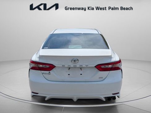 Used 2018 Toyota Camry SE image 6