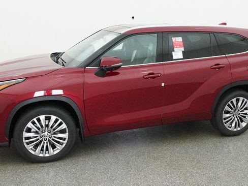 New 2026 Toyota Highlander Platinum AWD/4WD image 22