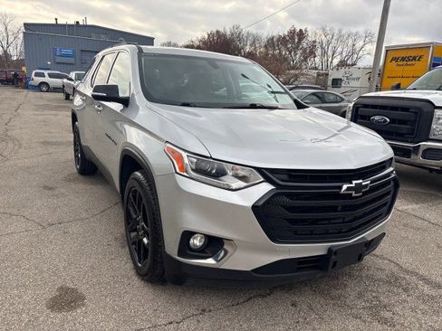 Used 2019 Chevrolet Traverse LT image 3