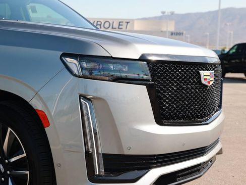 Used 2023 Cadillac Escalade ESV Sport Platinum w/ Heavy-Duty Trailer Package AWD/4WD image 9