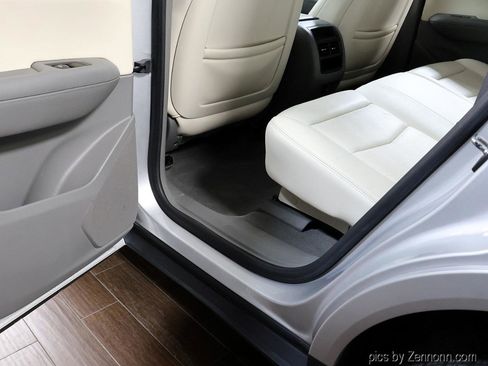 Used 2018 Cadillac XT5 Luxury image 26