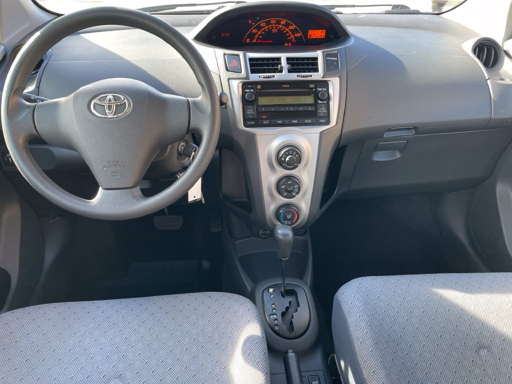 Used 2010 Toyota Yaris 4-Door Hatchback FWD image 14