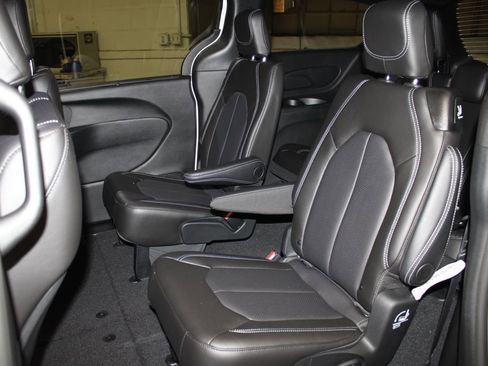 New 2026 Chrysler Voyager LX image 23