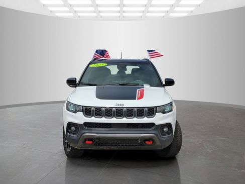 Used 2025 Jeep Compass Trailhawk image 2