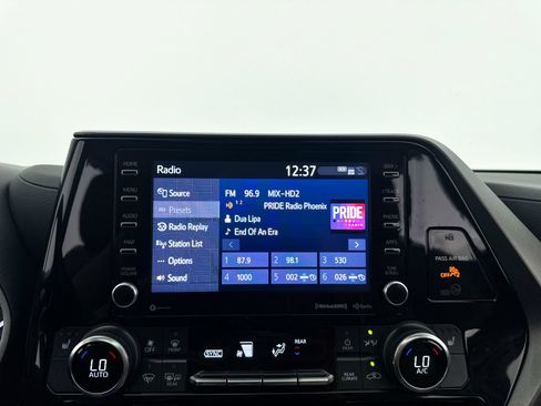 Used 2022 Toyota Highlander XLE FWD image 24