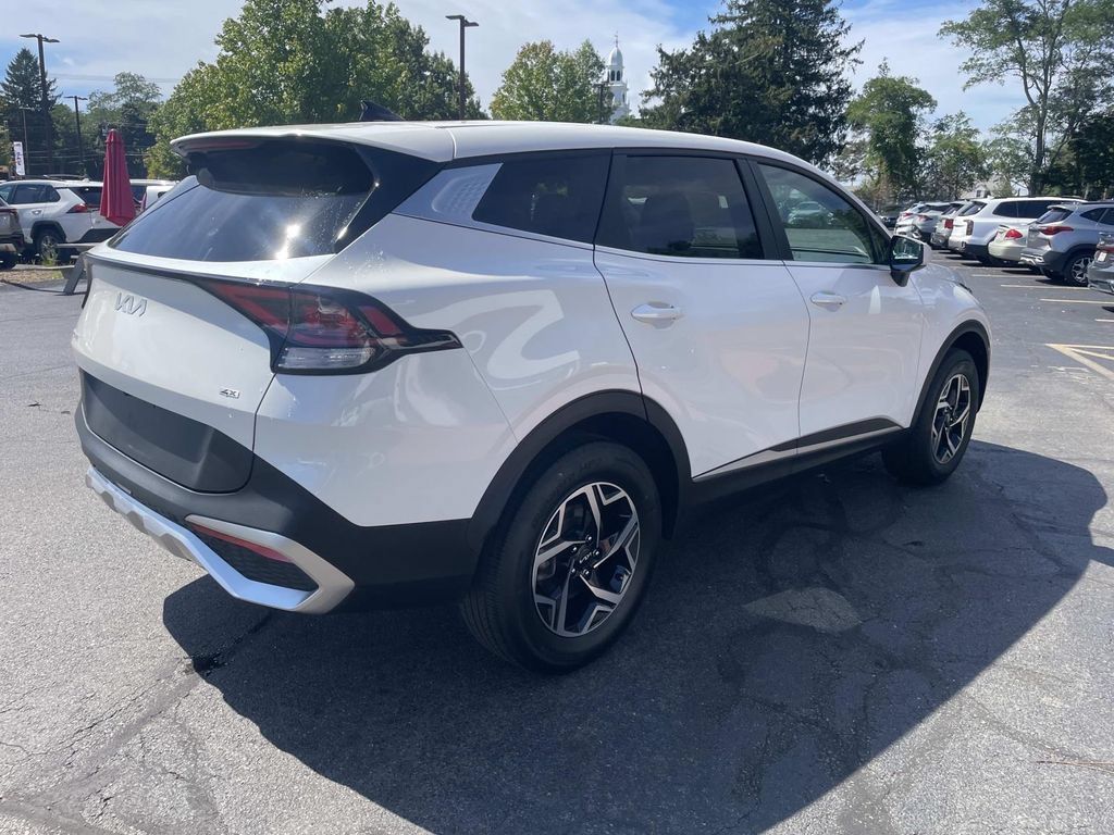 Used 2025 Kia Sportage LX AWD/4WD image 8