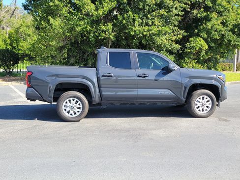 Certified 2024 Toyota Tacoma SR5 AWD/4WD image 8