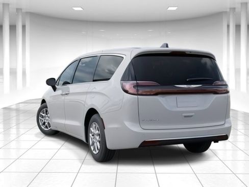 New 2025 Chrysler Pacifica Select image 3