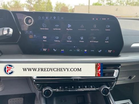 Used 2025 Chevrolet Traverse LT FWD image 17
