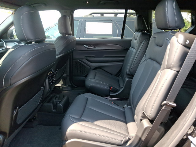 Used 2026 Jeep Grand Cherokee L Laredo AWD/4WD image 9