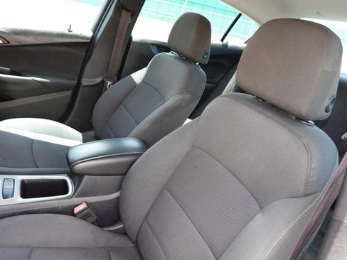 Used 2017 Chevrolet Cruze LS FWD image 16