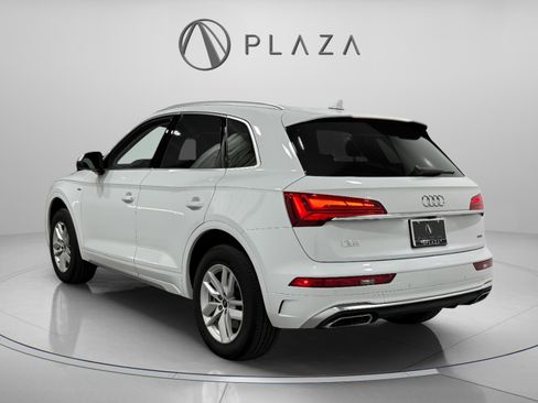 Certified 2023 Audi Q5 2.0T Premium w/ Convenience Package image 3
