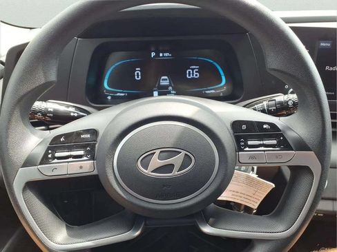 Used 2025 Hyundai Elantra SE FWD image 14