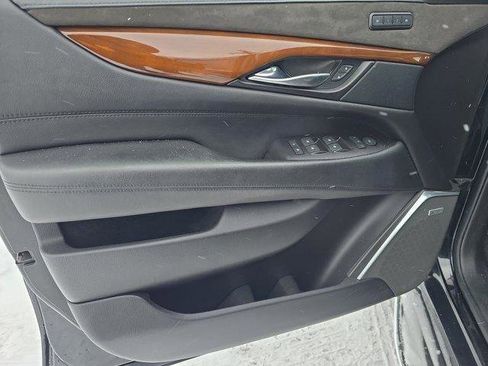 Used 2020 Cadillac Escalade Luxury image 17