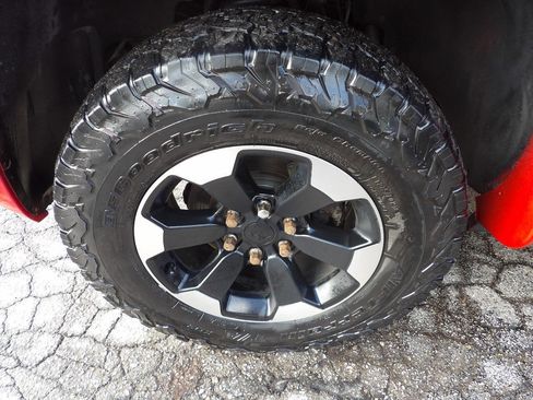 Used 2012 Chevrolet Avalanche LTZ image 5