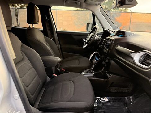 Used 2020 Jeep Renegade Latitude FWD image 18