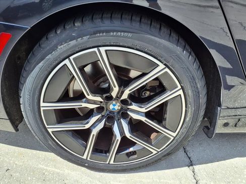 Used 2023 BMW i7 xDrive60 w/ Executive Package 2 AWD/4WD image 7