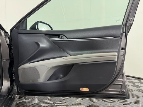 Used 2019 Toyota Camry LE FWD image 39