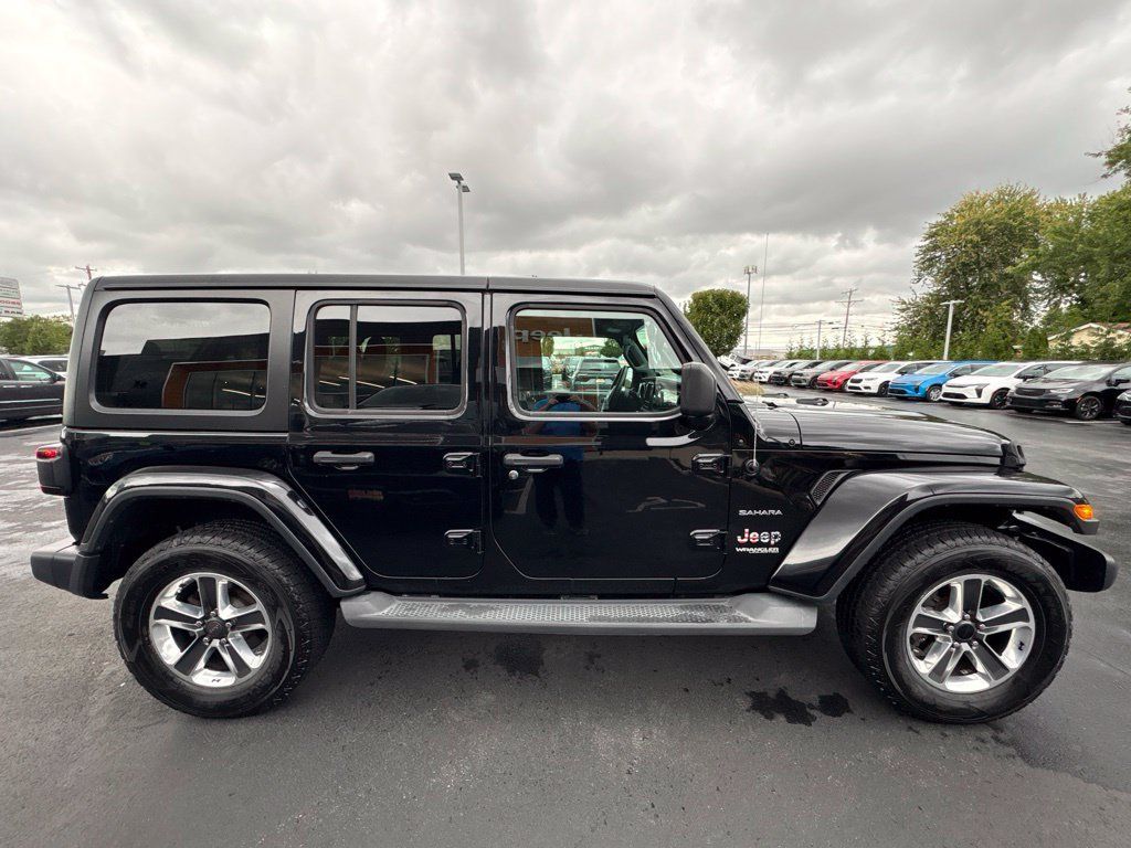 Used 2018 Jeep Wrangler Unlimited Sahara AWD/4WD image 6