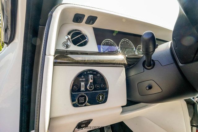 Used 2020 Rolls-Royce Phantom Sedan RWD image 54
