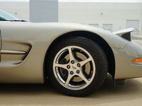 Used 2000 Chevrolet Corvette Coupe w/ Memory Pkg RWD image 38