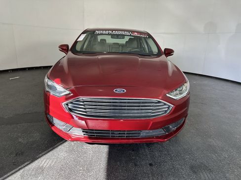 Used 2018 Ford Fusion SE w/ Fusion SE Technology Package image 4