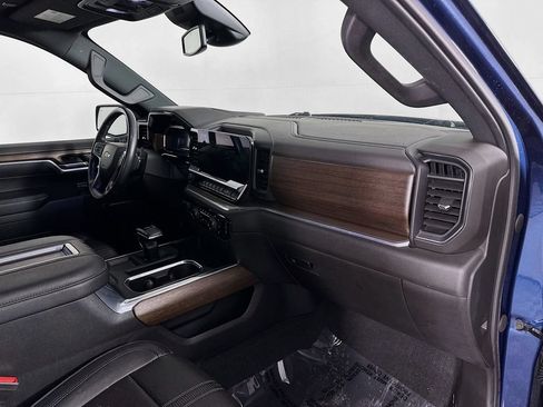 Used 2022 Chevrolet Silverado 1500 High Country w/ High Country Premium Package AWD/4WD image 37
