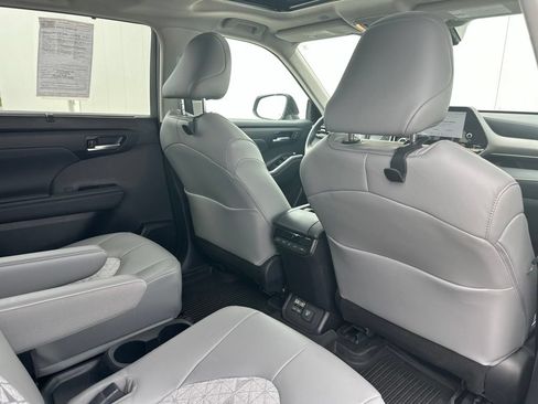 Used 2023 Toyota Highlander Bronze Edition AWD/4WD image 29