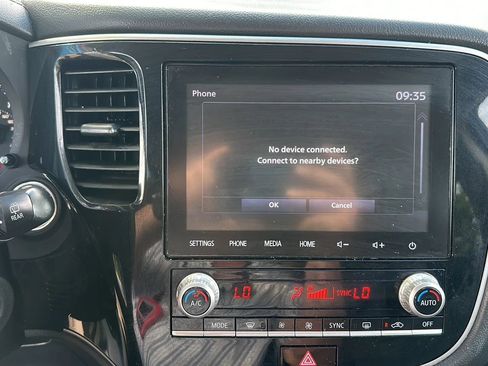 Used 2020 Mitsubishi Outlander SE FWD image 37