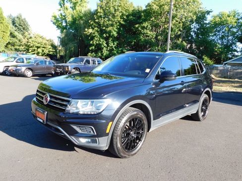 Used 2019 Volkswagen Tiguan SEL w/ 3rd Row Seat Package AWD/4WD image 4