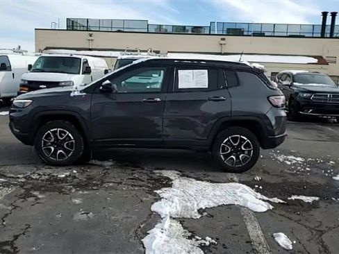 Used 2024 Jeep Compass Trailhawk w/ Trailhawk Elite Group image 5