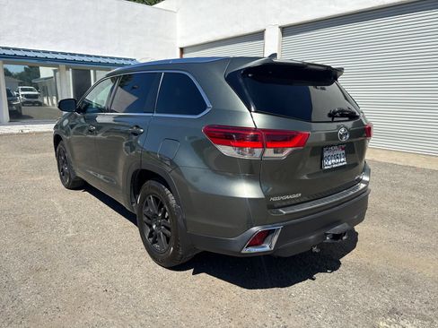 Used 2018 Toyota Highlander Limited Platinum AWD/4WD image 3