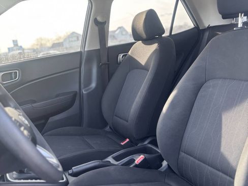 Used 2022 Hyundai Venue SE image 10