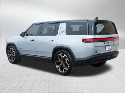 Used 2025 Rivian R1S Premium image 5