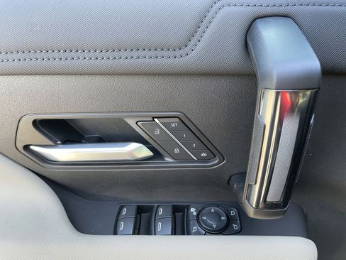 New 2026 GMC Hummer EV SUV w/ LPO, Roof Cross Rail Package image 31