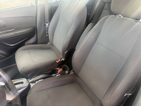 Used 2019 Chevrolet Trax LS w/ LPO, Cargo Package FWD image 17