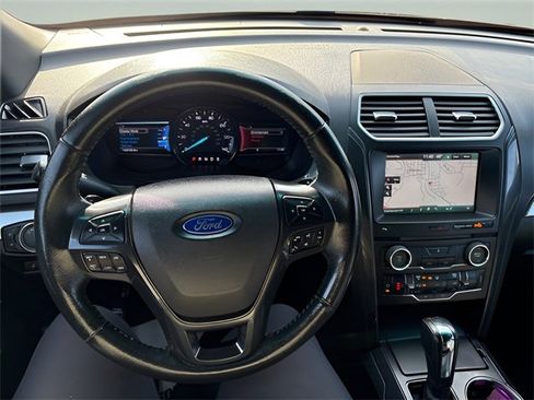 Used 2016 Ford Explorer XLT w/ Equipment Group 202A image 9