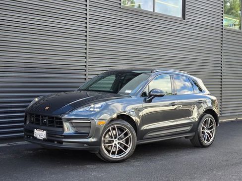 Used 2025 Porsche Macan image 1