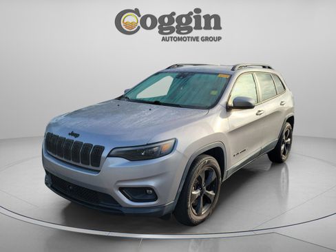 Used 2021 Jeep Cherokee Latitude Plus AWD/4WD image 2