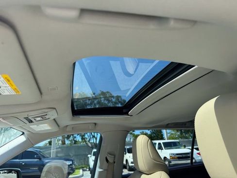 Used 2022 Toyota Highlander Limited FWD image 22