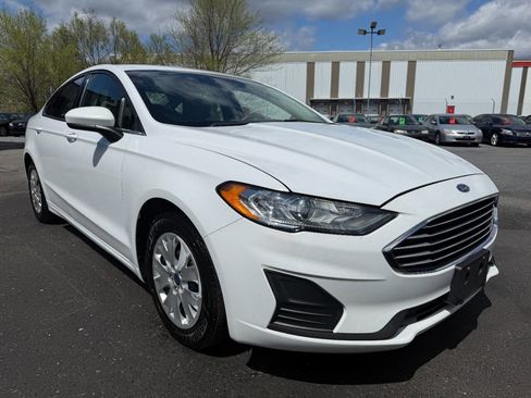 Used 2019 Ford Fusion S image 3