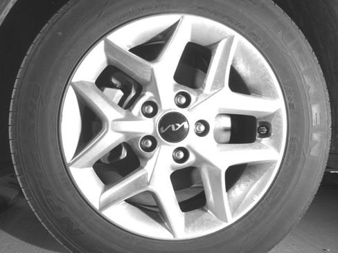 Used 2025 Kia Soul LX w/ LX Technology Package FWD image 21