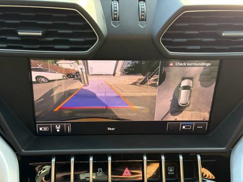 Used 2019 Lamborghini Urus AWD/4WD image 25